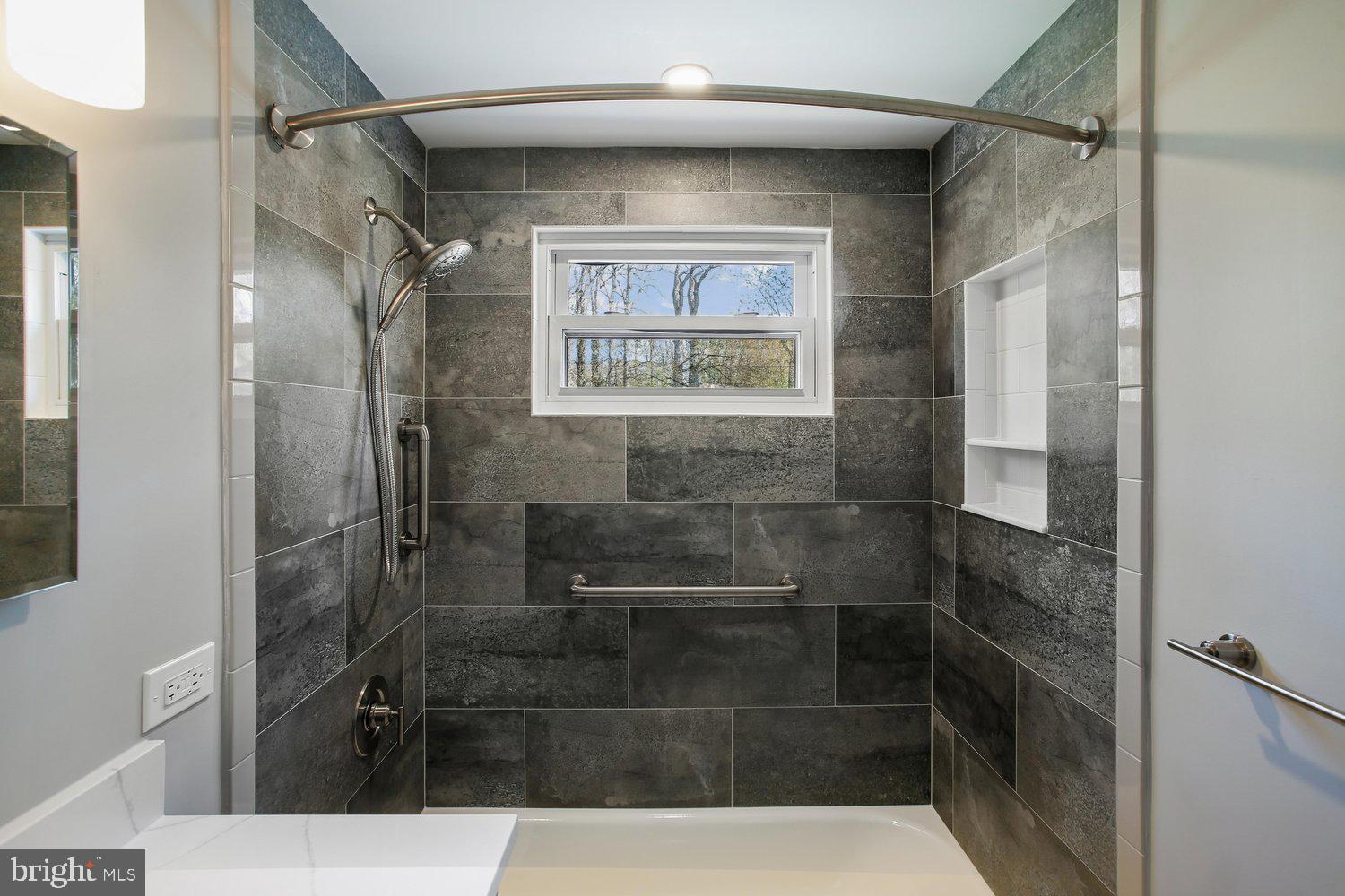 6809 Ontario Street Springfield, VA 22152 - Photo 56 of 70 Tub
