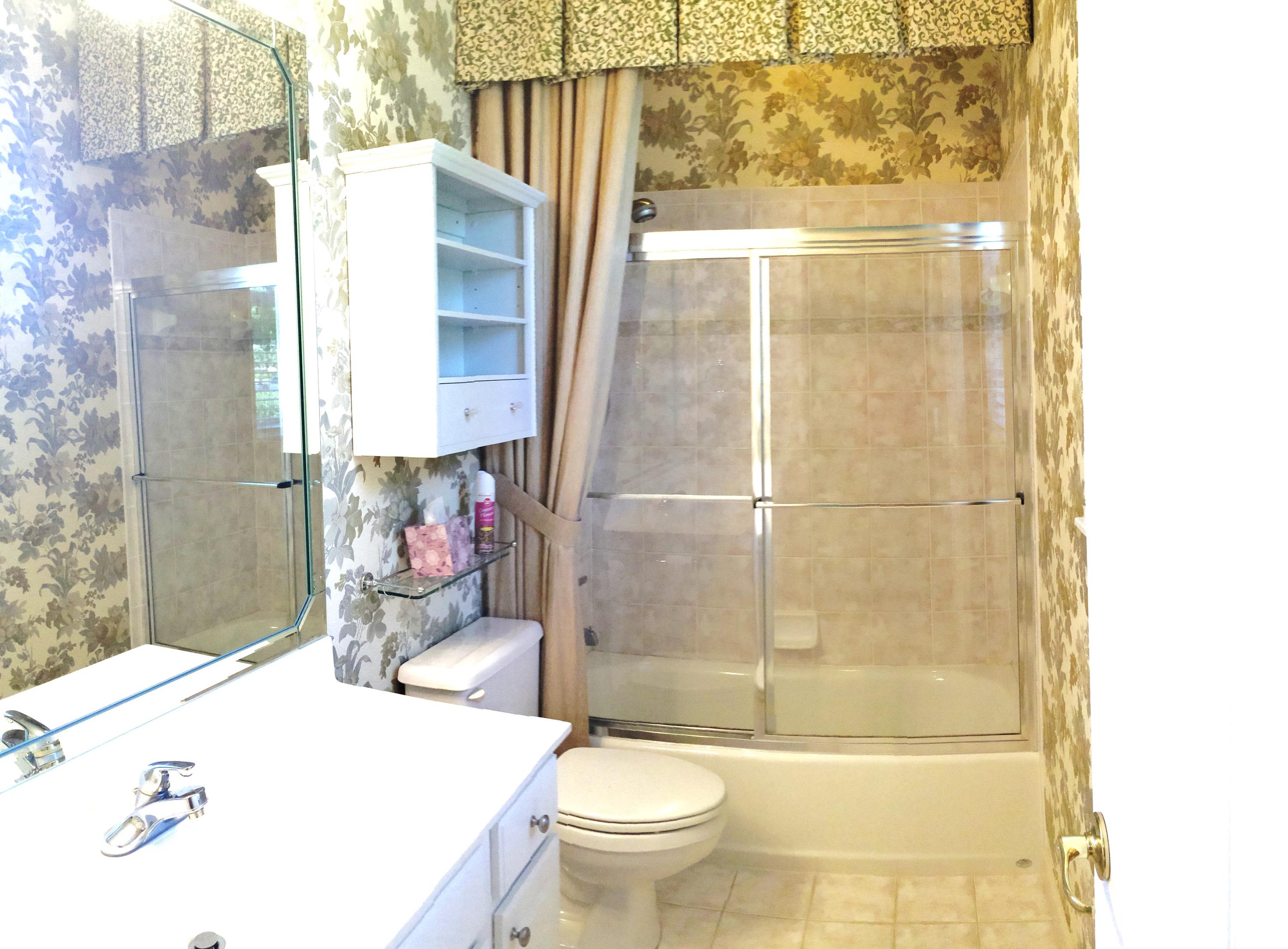 8250 Riviera Way Port St. Lucie, FL 34986 - Photo 12 of 26 Guest Bath