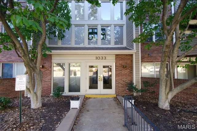 $200,000 | 1033 Wilton Royal Drive, Unit 210, St. Louis, MO 63146