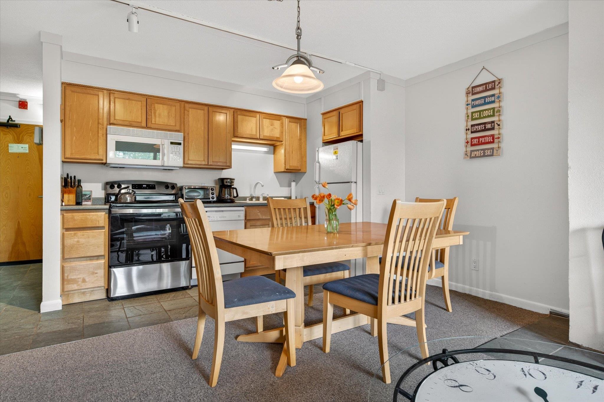 695 East Mountain Road, Unit E7 Killington, VT 05751 - Photo 8 of 32