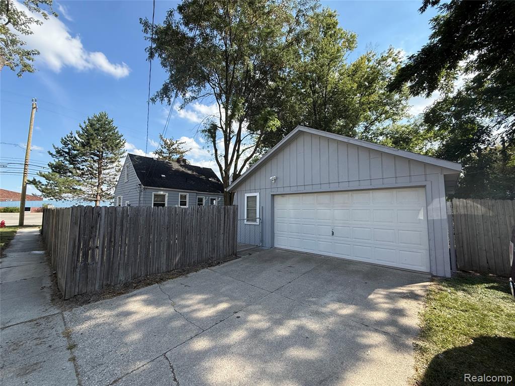 4812 Howe Road Wayne, MI 48184 - Photo 4 of 33