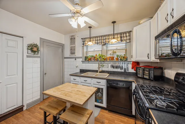 $374,999 | 1647 Clinton Avenue, Berwyn, IL 60402