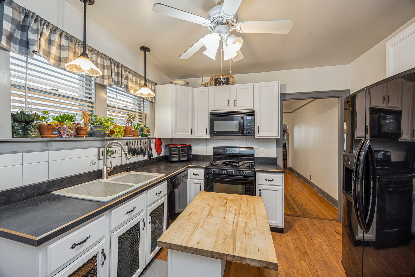 1647 Clinton Avenue Berwyn, IL 60402 - Photo 15 of 60