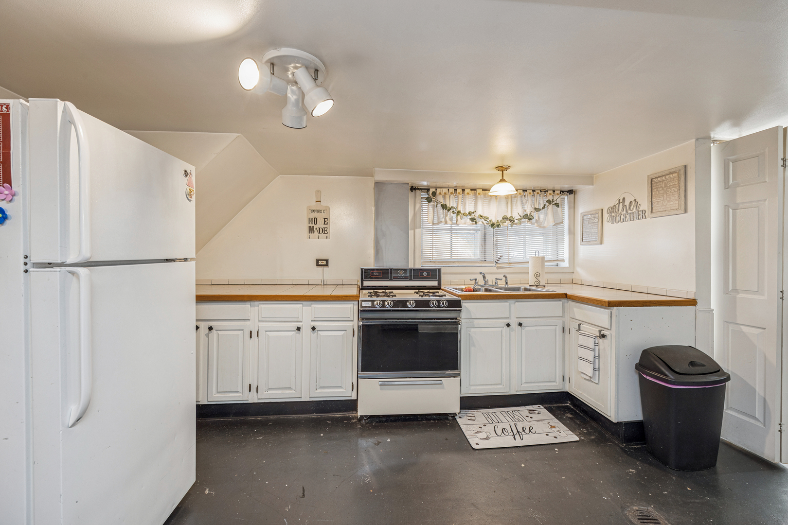 1647 Clinton Avenue Berwyn, IL 60402 - Photo 25 of 60