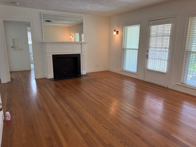2312 Watts Street Houston, TX 77030 - Photo 16 of 32 Unit 2314 Livingroom