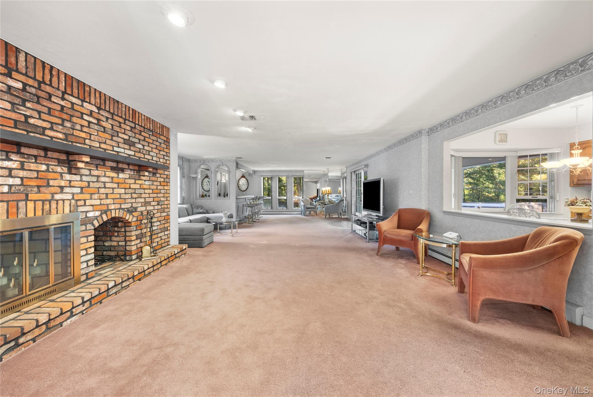 282 Harned Road Commack, NY 11725 - Photo 4 of 36 Gallery Image 4