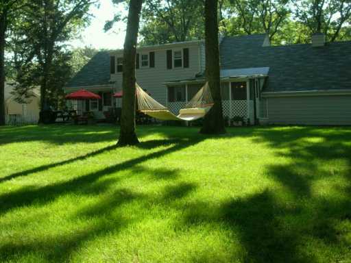152 Lansdowne Road Warwick, RI 02888 - Photo 2 of 8 Yard/Garden.