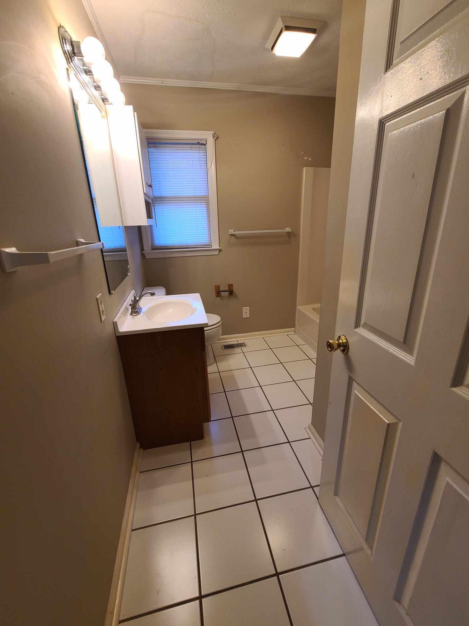 807 Ridgeview Drive Frankfort, KY 40601 - Photo 11 of 22 full bath 2