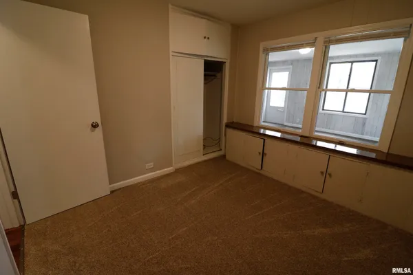 $159,000 | 301 East Melbourne Avenue, Peoria, IL 61603