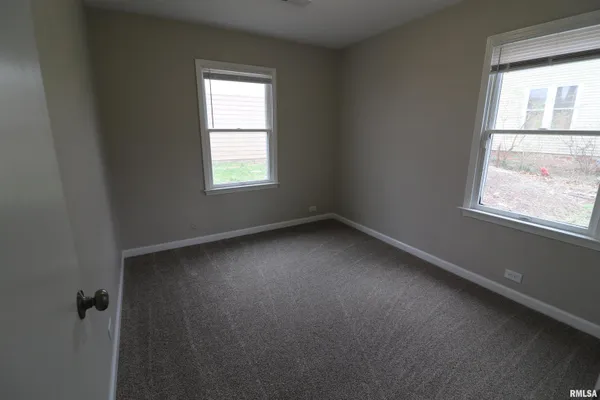 $159,000 | 301 East Melbourne Avenue, Peoria, IL 61603