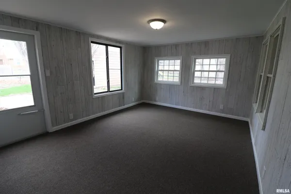 $159,000 | 301 East Melbourne Avenue, Peoria, IL 61603