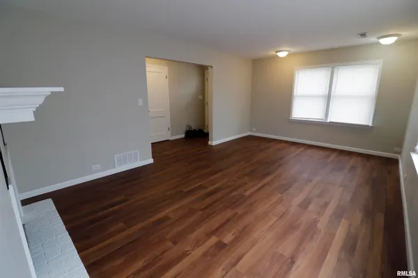 $159,000 | 301 East Melbourne Avenue, Peoria, IL 61603