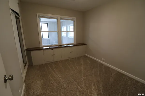 $159,000 | 301 East Melbourne Avenue, Peoria, IL 61603