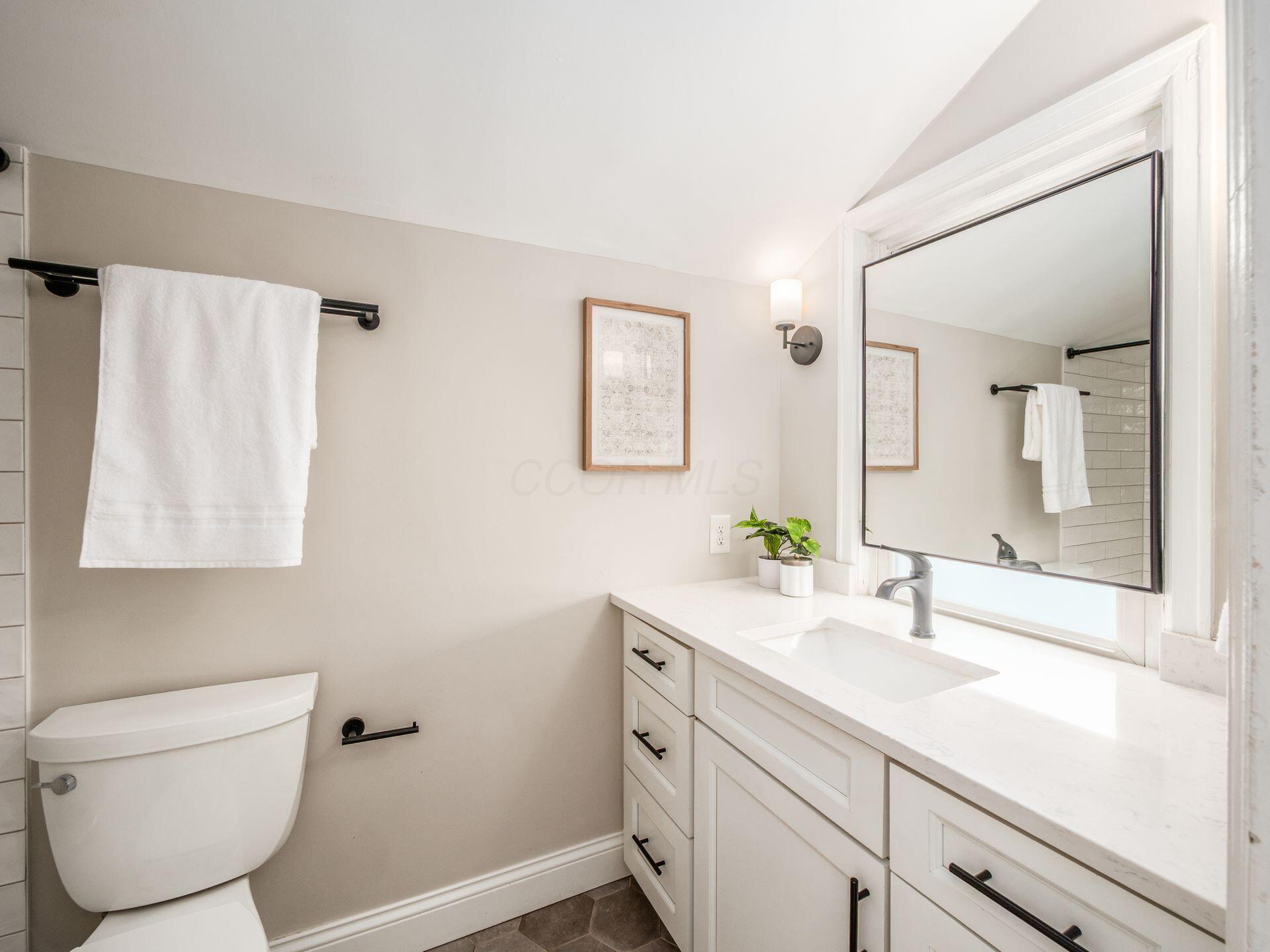 848 Timberman Road Columbus, OH 43212 - Photo 17 of 55 Full Bathroom