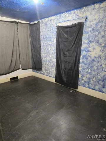 $70,000 | 1046 Centre Avenue, Niagara Falls, NY 14305