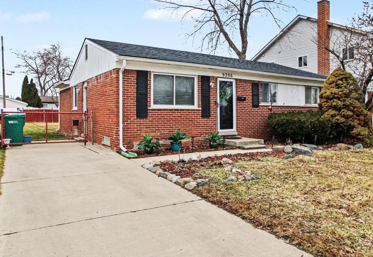 9286 Chamberlain Street Romulus, MI 48174 - Photo 3 of 13 file_4482
