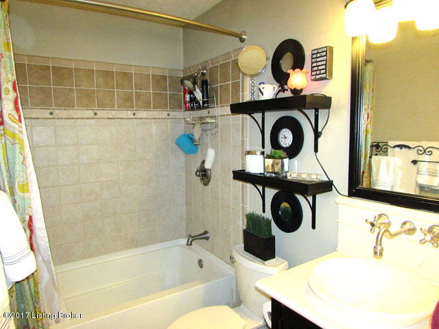 4908 Woodsend Road Louisville, KY 40229 - Photo 9 of 22 IMG_0660