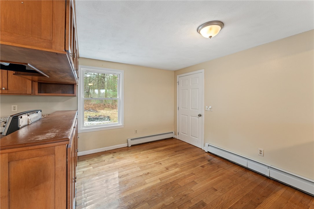 215 Fenner Hill Road Hopkinton, RI 02832 - Photo 15 of 49 Dining Area
