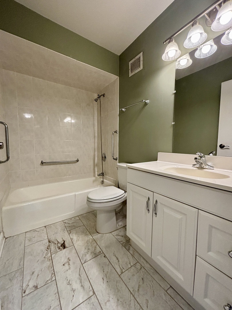 40 North Tower Road, Unit 14B Oak Brook, IL 60523 - Photo 20 of 37 Gallery Image 20
