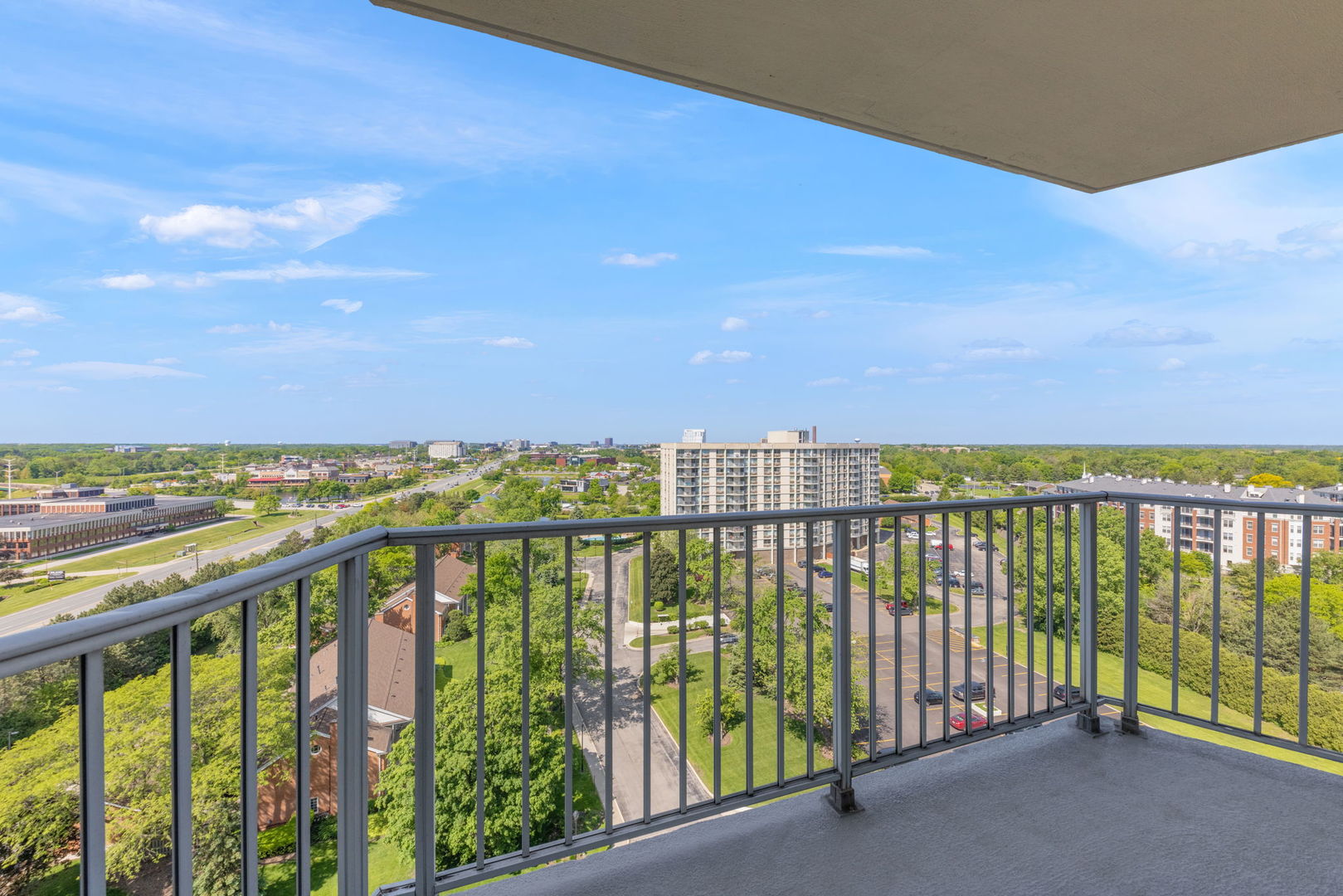40 North Tower Road, Unit 14B Oak Brook, IL 60523 - Photo 5 of 37 Gallery Image 5