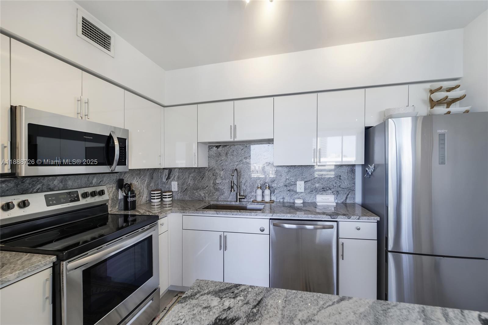 1330 West Avenue, Unit 1503 Miami Beach, FL 33139 - Photo 13 of 55