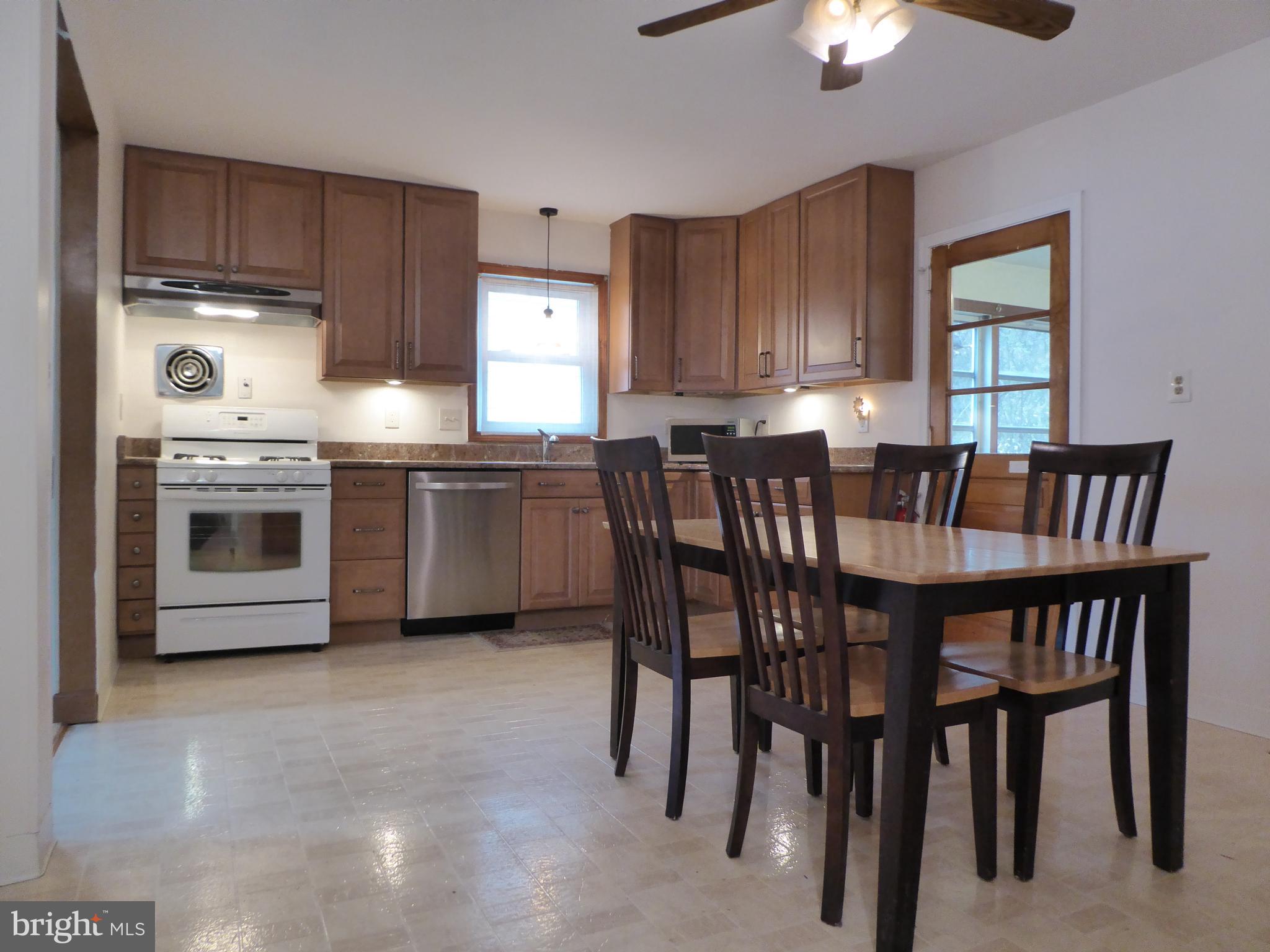 252 Clamer Road Ewing, NJ 08628 - Photo 3 of 21