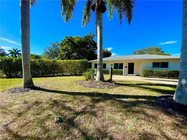 $8,000 | 905 13th Street North, Naples, FL 34102