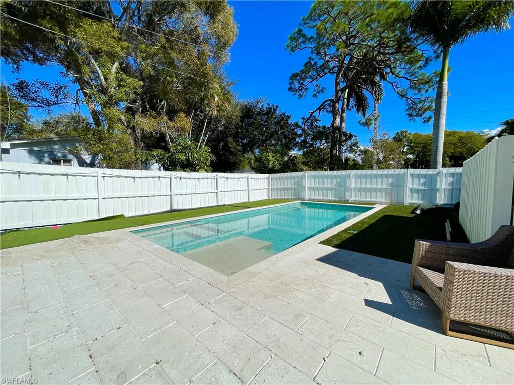 905 13th Street North Naples, FL 34102 - Photo 13 of 23