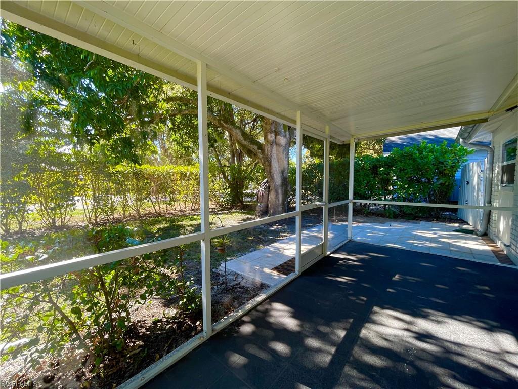 905 13th Street North Naples, FL 34102 - Photo 14 of 23