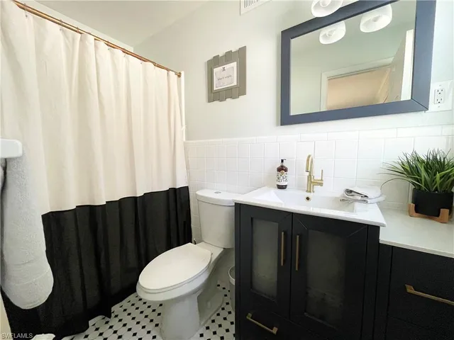 $7,000 | 905 13th Street North, Naples, FL 34102