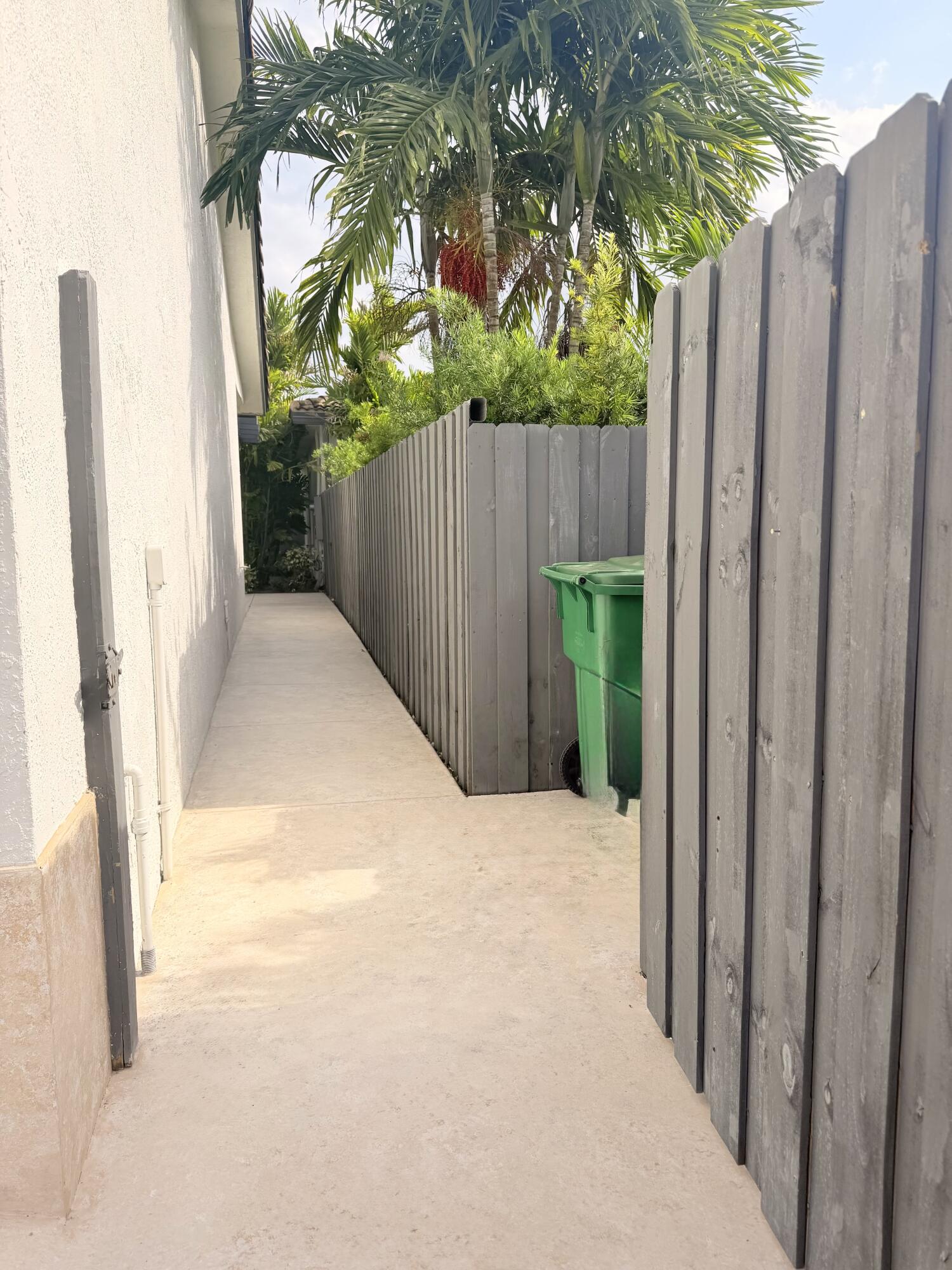 13066 Southwest 218th Terrace Miami, FL 33170 - Photo 27 of 27 outdoor hall