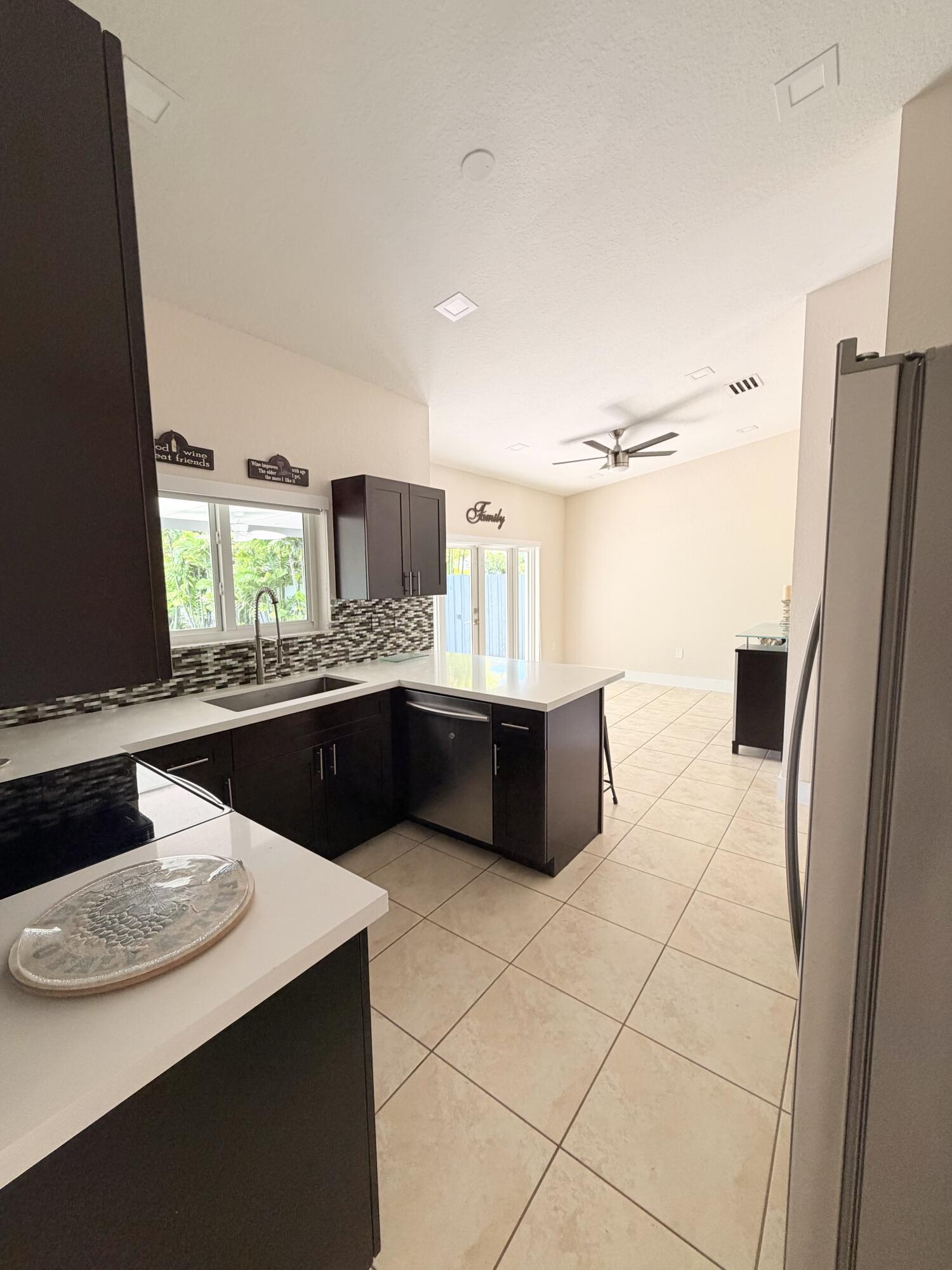 13066 Southwest 218th Terrace Miami, FL 33170 - Photo 9 of 27 kitchen