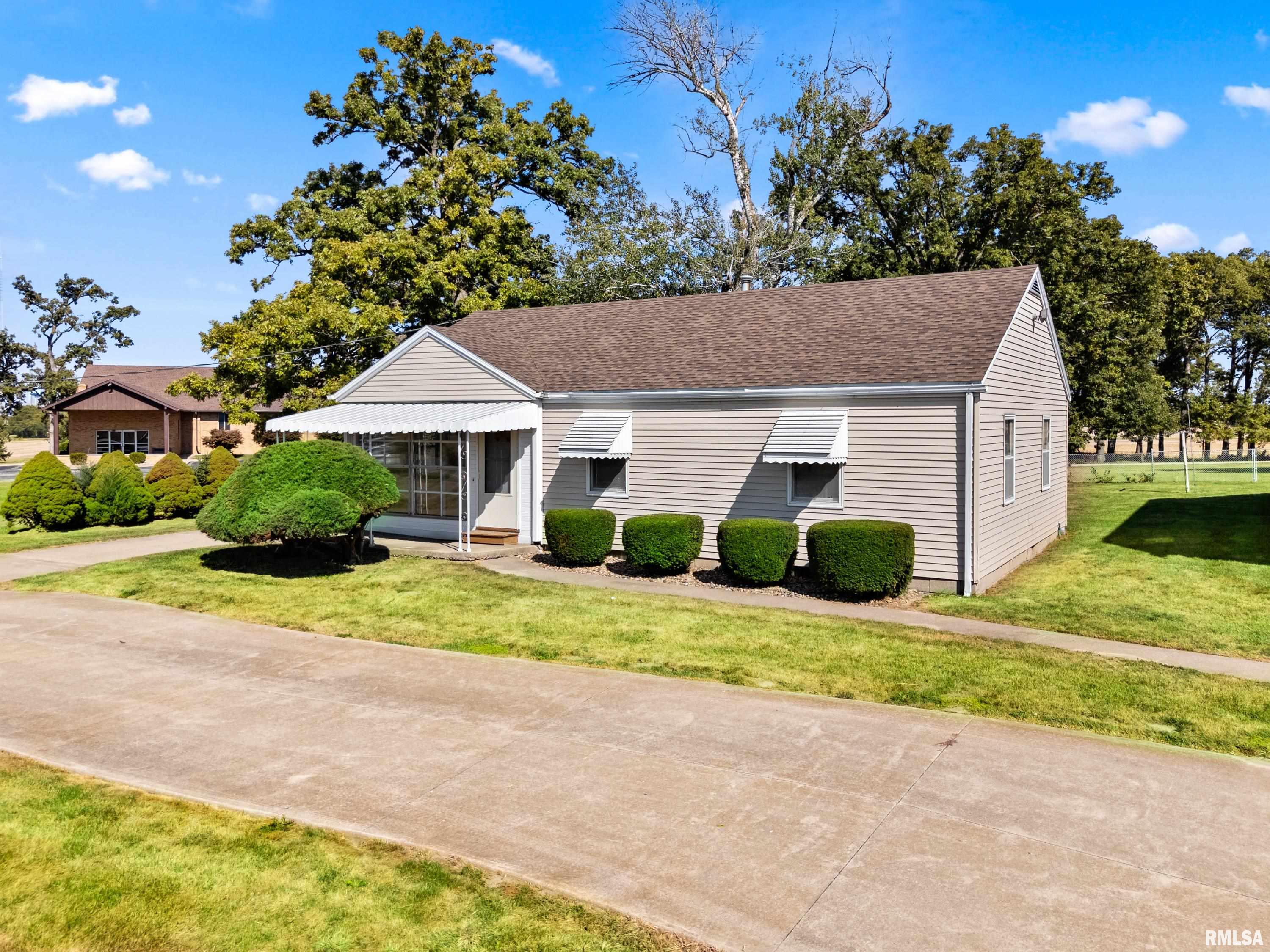 3301 Springfield Road East Peoria, IL 61611 - Photo 3 of 44 Gallery Image 3