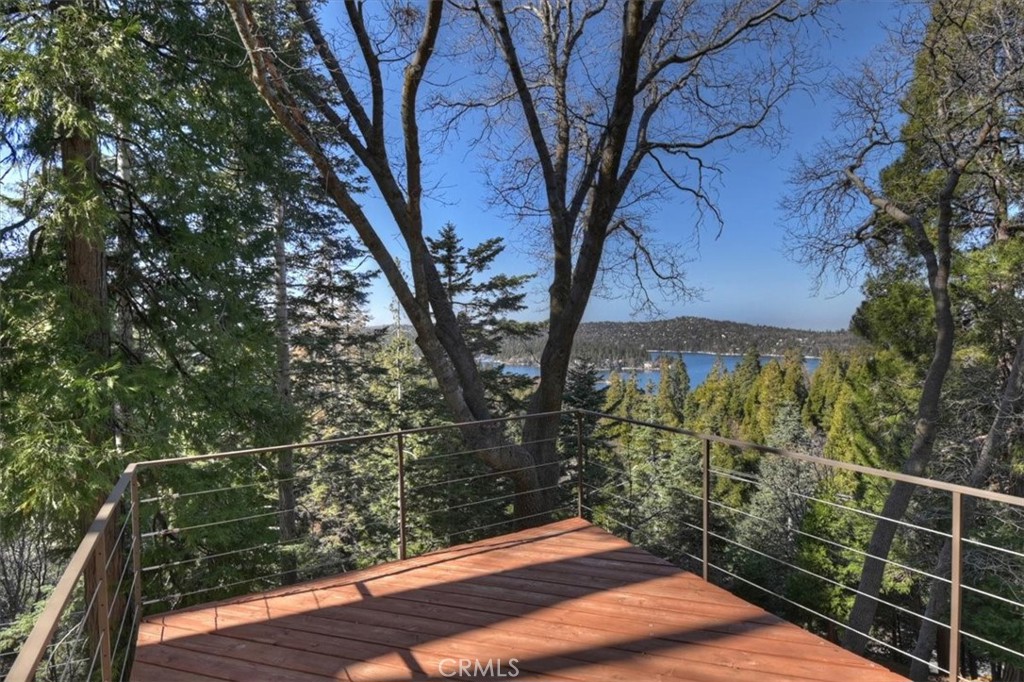 495 Kuffel Canyon Road Lake Arrowhead, CA 92352 - Photo 17 of 64 a view of a yard with wooden fence and a large tree