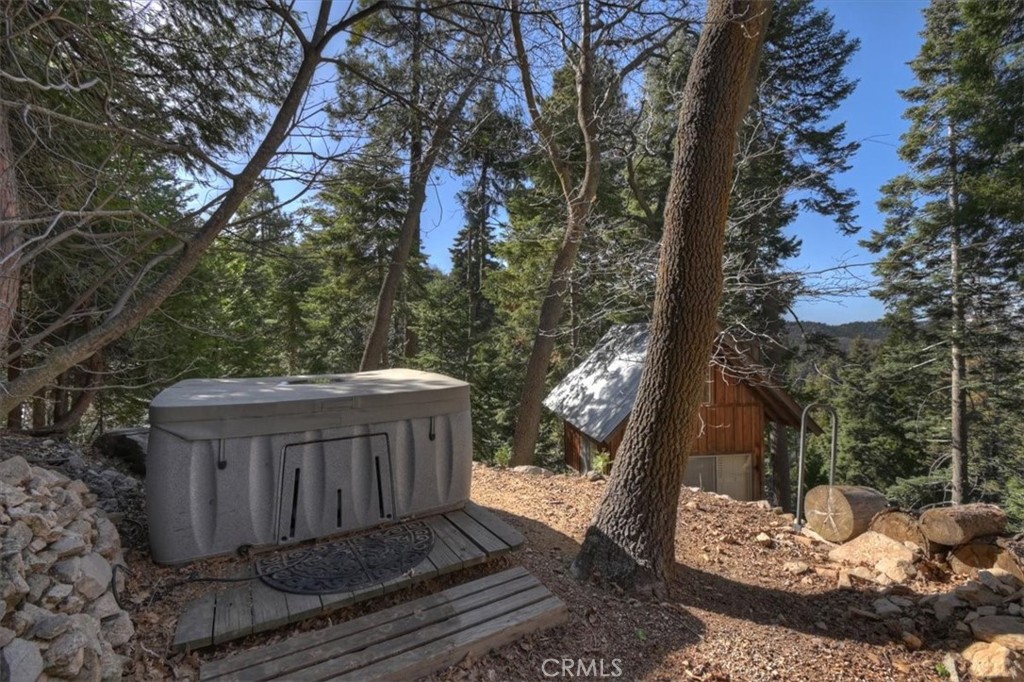 495 Kuffel Canyon Road Lake Arrowhead, CA 92352 - Photo 52 of 64 a view of a back yard of the house