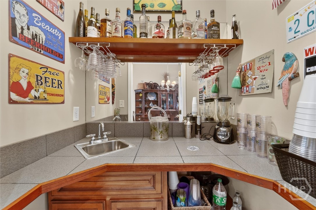 725 Youman's Road Midway, GA 31320 - Photo 13 of 71 Closet bar