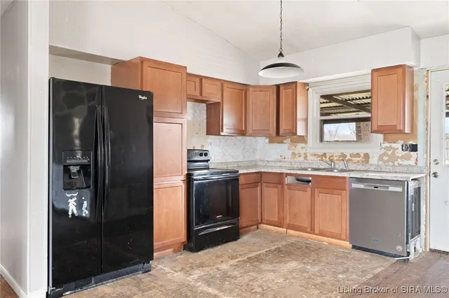 $150,000 | 303 Lake Road, Henryville, IN 47126