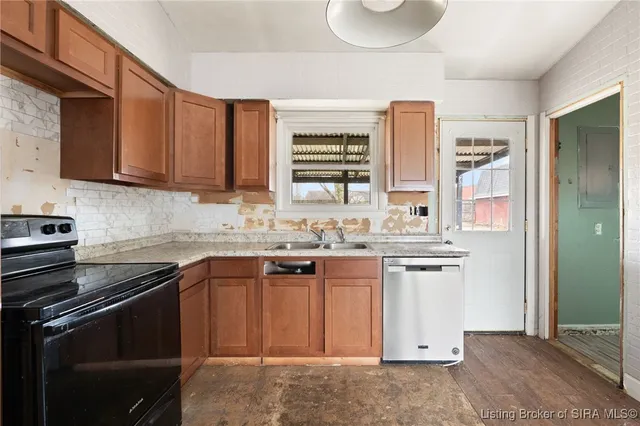 $150,000 | 303 Lake Road, Henryville, IN 47126