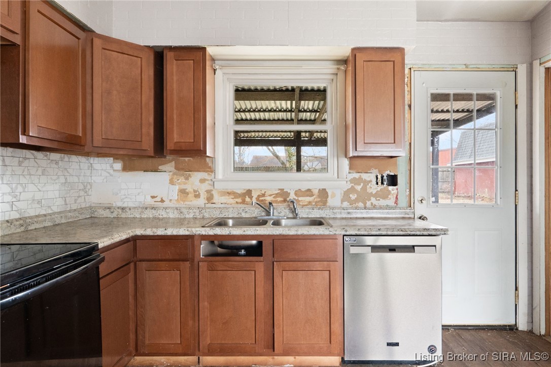 303 Lake Road Henryville, IN 47126 - Photo 19 of 32