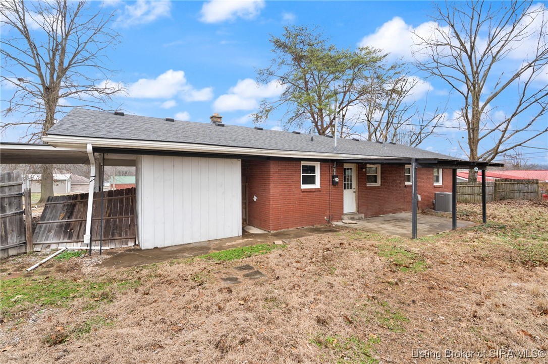 303 Lake Road Henryville, IN 47126 - Photo 4 of 32