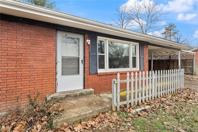 $150,000 | 303 Lake Road, Henryville, IN 47126