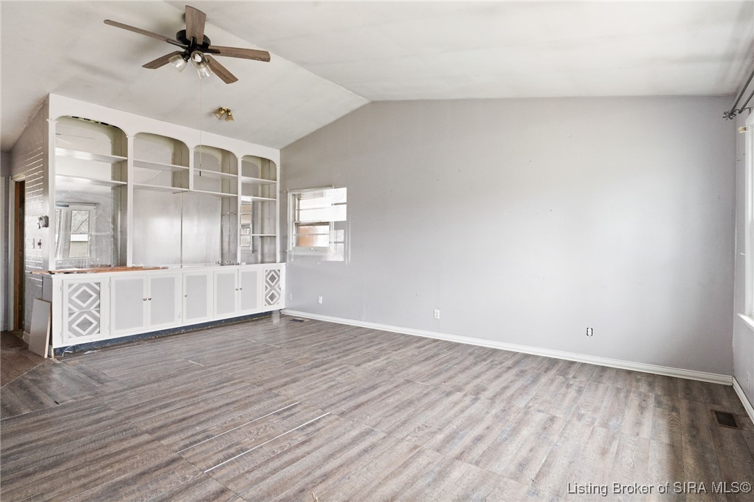 303 Lake Road Henryville, IN 47126 - Photo 9 of 32