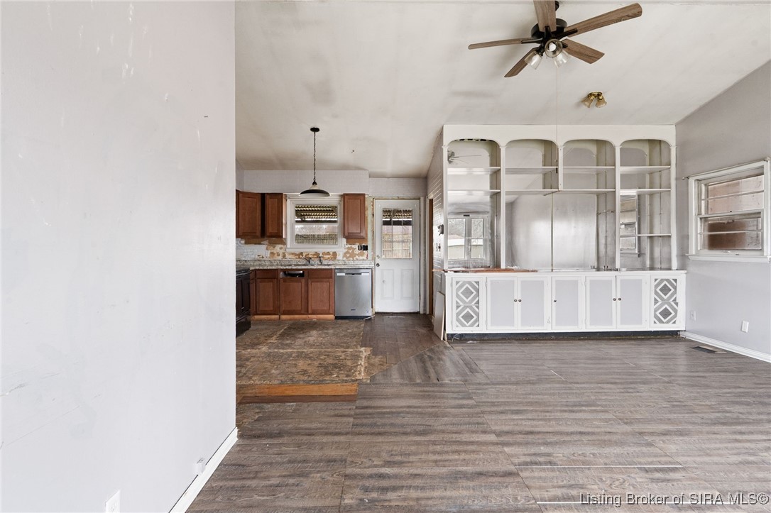 303 Lake Road Henryville, IN 47126 - Photo 10 of 32