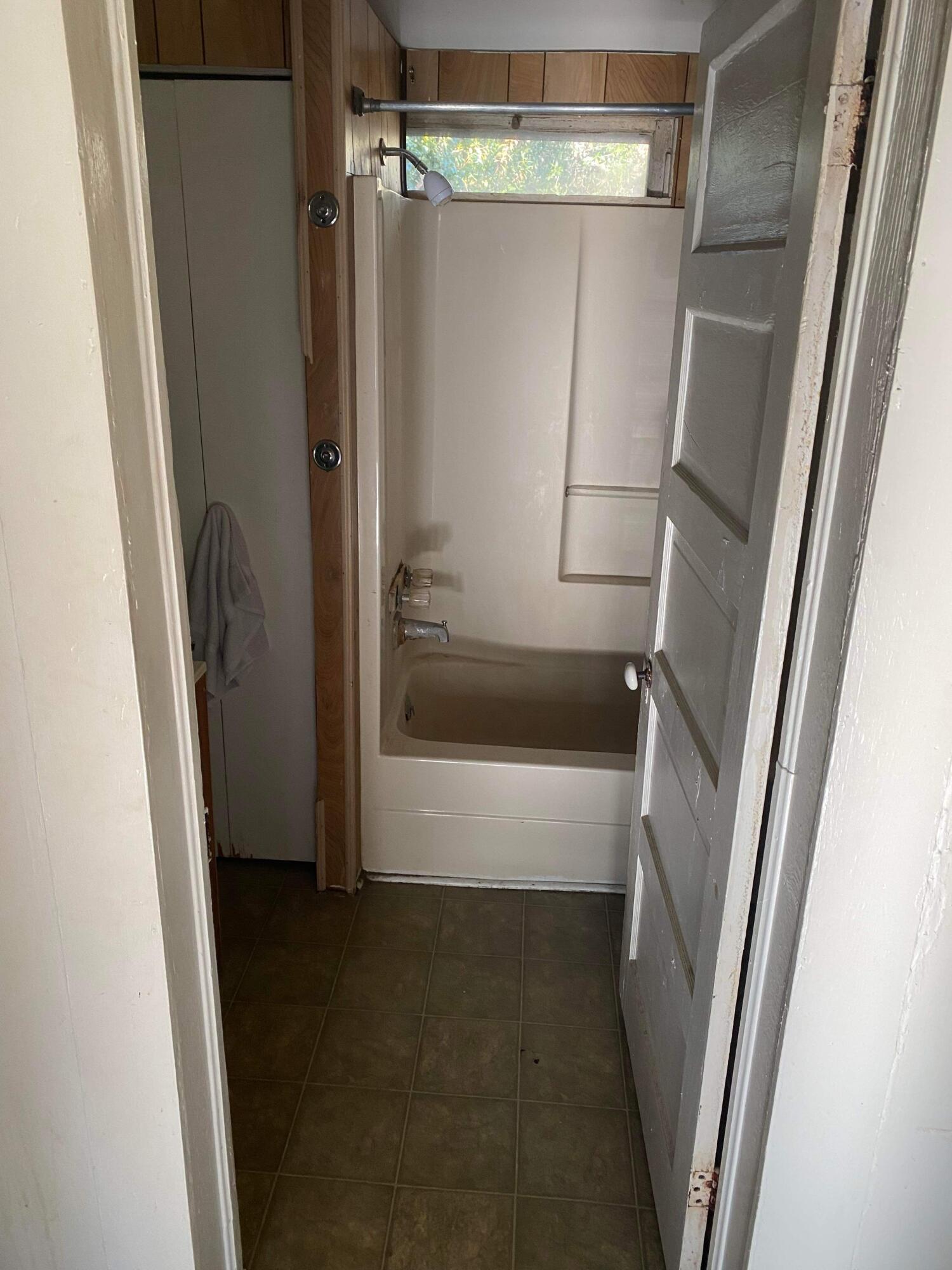 145 Live Oak Avenue West DeFuniak Springs, FL 32435 - Photo 15 of 25 a view of closet