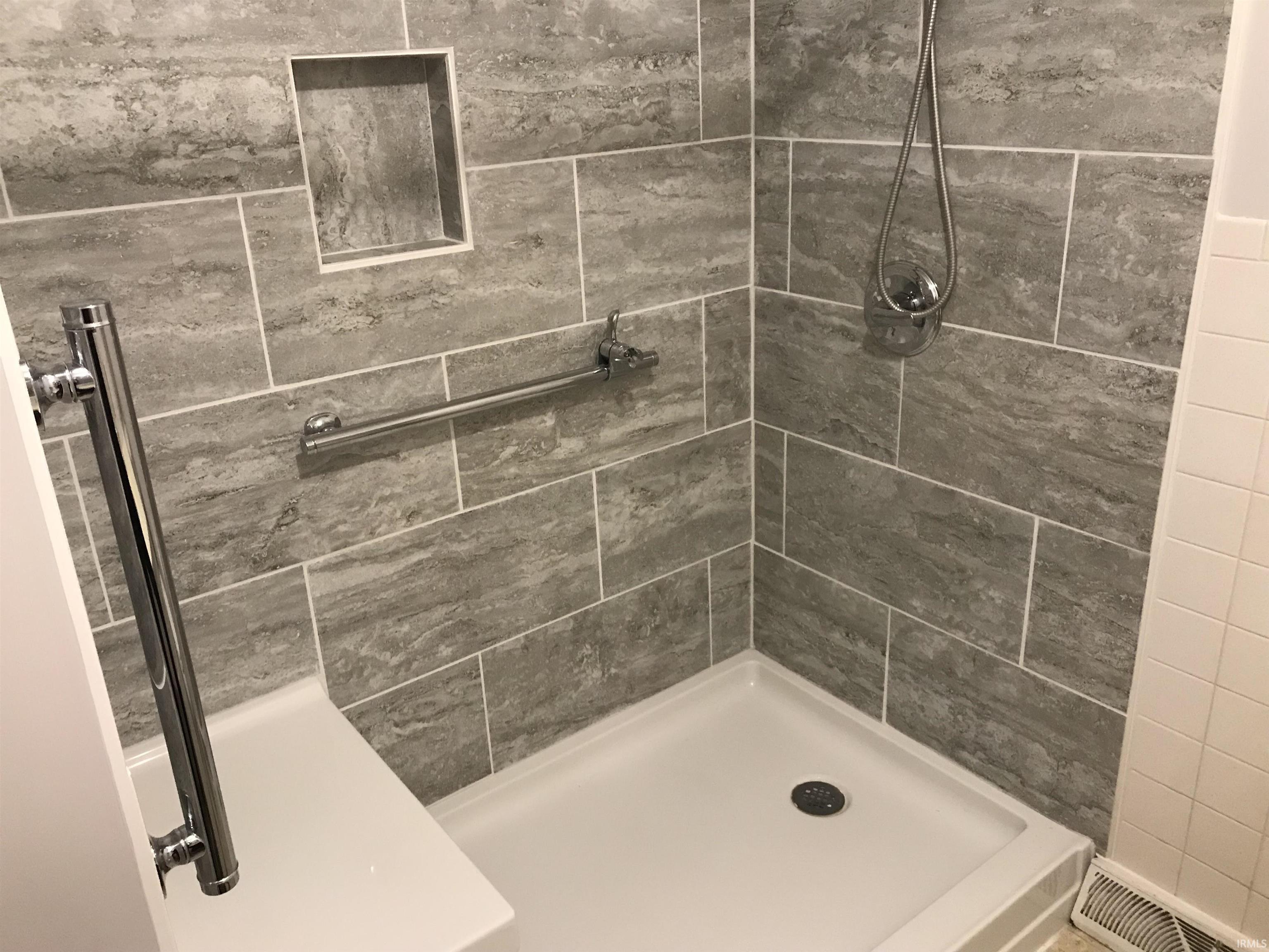 10207 Perry Boulevard Sumner, IL 62466 - Photo 18 of 27 Gallery Image 18