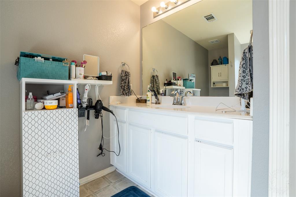 424 Northeast Murphy Road Burleson, TX 76028 - Photo 6 of 24