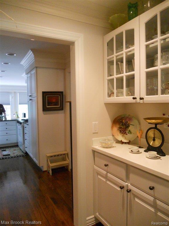 151 Overhill Road Bloomfield Hills, MI 48301 - Photo 11 of 25 Butlers Pantry