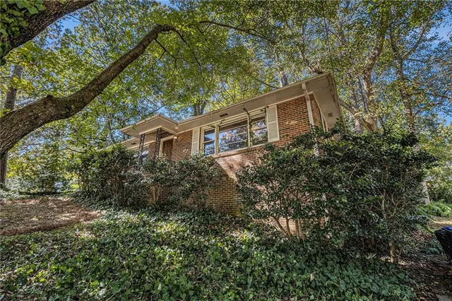 a house view with a outdoor space