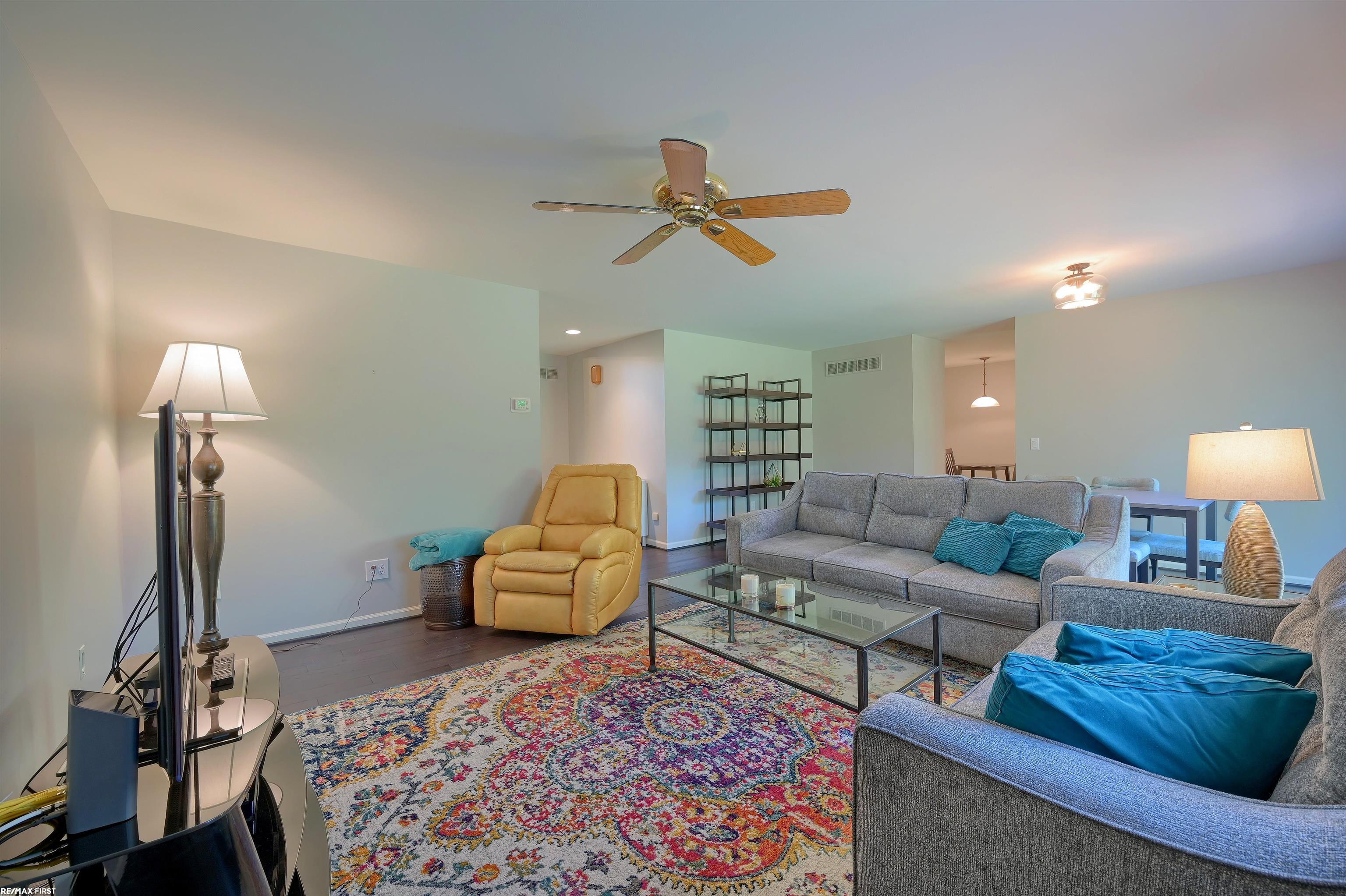 2131 Rochelle Park Drive Rochester, MI 48309 - Photo 5 of 25 50092327-4.JPG