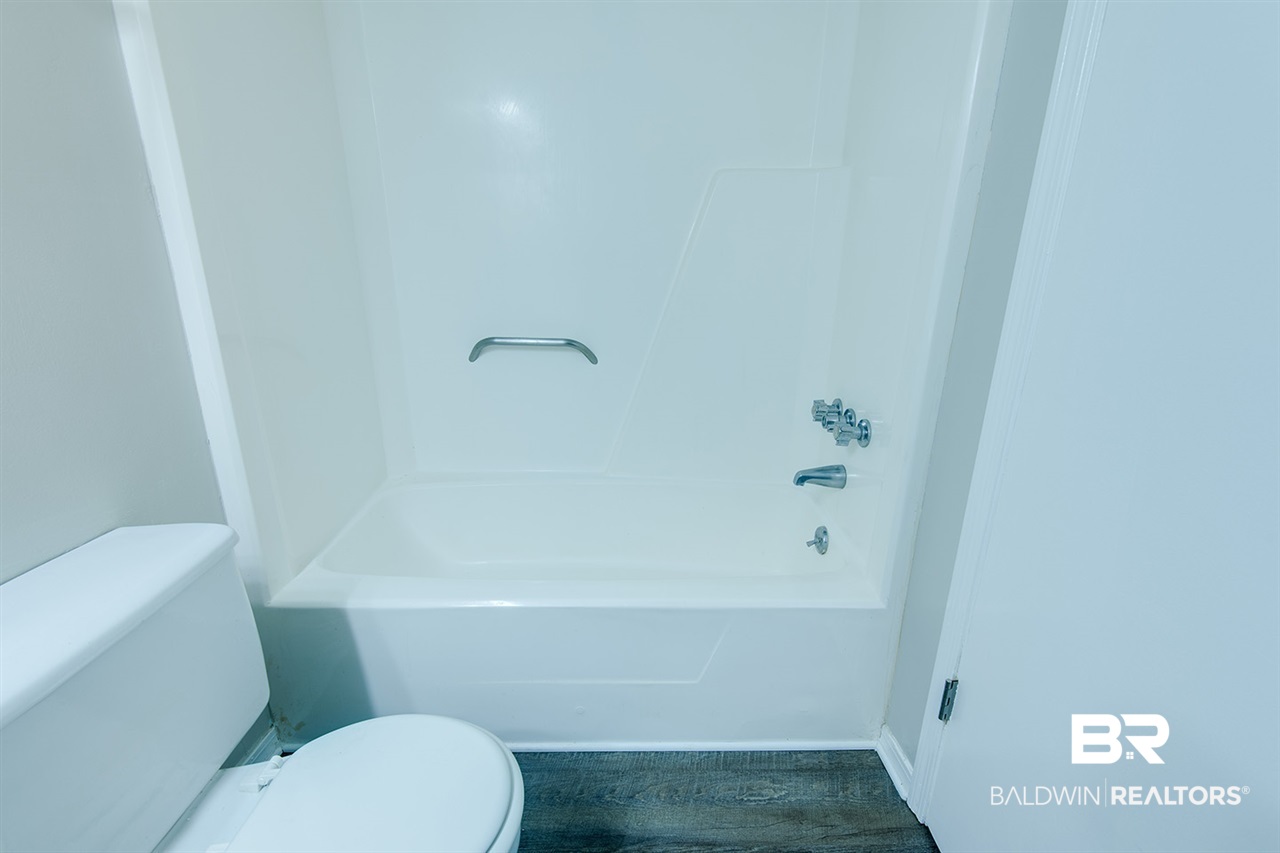 109 Montclair Loop Daphne, AL 36526 - Photo 19 of 32 Bathroom 2